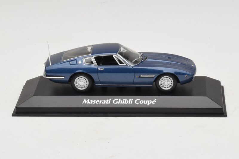 Maserati Ghibli Blå Metallic Maxichamps 1:43 940123321 Metall