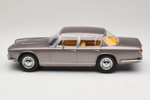 Maserati Quattroporte I Grå Metallic KK-Scale 1:18 KKDC181511 Metall — bild 3 av 6