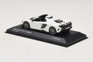 McLaren 675LT Spider Silica White Minichamps 1:43 537154432 Metall — bild 3 av 5