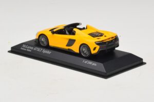 McLaren 675LT Spider Volcano Yellow Minichamps 1:43 537154430 Metall — bild 3 av 5