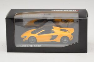 McLaren 675LT Spider Volcano Yellow Minichamps 1:43 537154430 Metall — bild 5 av 5