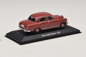 Mercedes 180 W120 Röd Maxichamps 1:43 940033101 Metall — bild 2 av 5