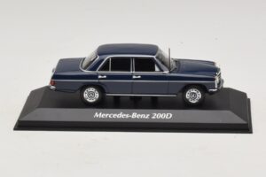 Mercedes 200D W115 Blå Maxichamps 1:43 940034000 Metall