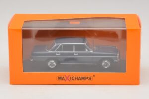 Mercedes 200D W115 Blå Maxichamps 1:43 940034000 Metall — bild 5 av 5