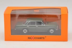 Mercedes 200D W115 Mörkgrön Maxichamps 1:43 940034001 Metall — bild 5 av 5