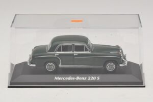 Mercedes 220 S W180 Mörkgrön Maxichamps 1:43 940033001 Metall — bild 4 av 5