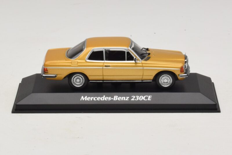 Mercedes 230 CE C123 Guldmetallic Maxichamps 1:43 940032220 Metall