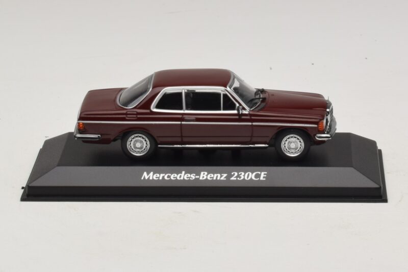 Mercedes 230 CE C123 Röd Maxichamps 1:43 940032221 Metall
