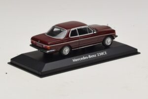 Mercedes 230 CE C123 Röd Maxichamps 1:43 940032221 Metall — bild 2 av 5