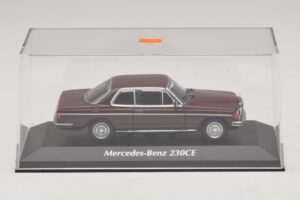 Mercedes 230 CE C123 Röd Maxichamps 1:43 940032221 Metall — bild 4 av 5