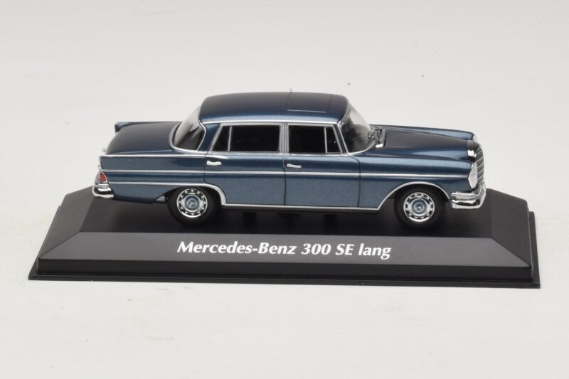Mercedes 300 SE W112 Lang Blåmetallic Maxichamps 1:43 940035200 Metall