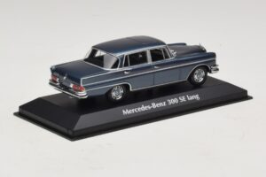 Mercedes 300 SE W112 Lang Blåmetallic Maxichamps 1:43 940035200 Metall — bild 2 av 5