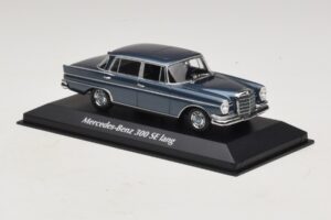Mercedes 300 SE W112 Lang Blåmetallic Maxichamps 1:43 940035200 Metall — bild 3 av 5