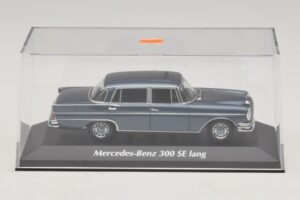 Mercedes 300 SE W112 Lang Blåmetallic Maxichamps 1:43 940035200 Metall — bild 4 av 5