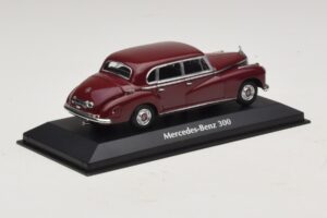 Mercedes 300 W186 Mörkröd Maxichamps 1:43 940039060 Metall — bild 2 av 5