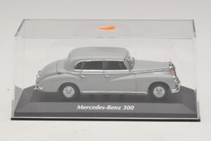 Mercedes 300 W186 Grå Maxichamps 1:43 940039061 Metall — bild 4 av 5