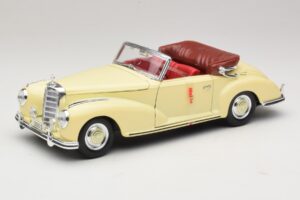 Mercedes 300S Gräddvit Maisto 1:18 31806 Metall