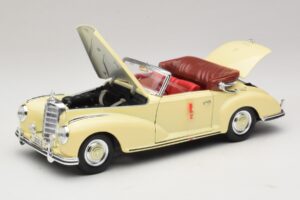 Mercedes 300S Gräddvit Maisto 1:18 31806 Metall — bild 2 av 8
