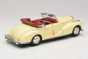 Mercedes 300S Gräddvit Maisto 1:18 31806 Metall — bild 3 av 8