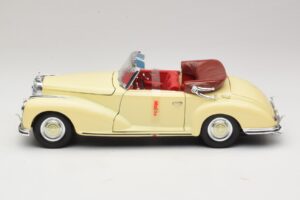 Mercedes 300S Gräddvit Maisto 1:18 31806 Metall — bild 4 av 8