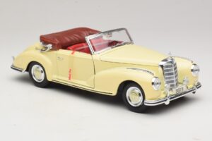 Mercedes 300S Gräddvit Maisto 1:18 31806 Metall — bild 6 av 8