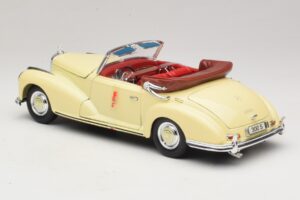 Mercedes 300S Gräddvit Maisto 1:18 31806 Metall — bild 7 av 8
