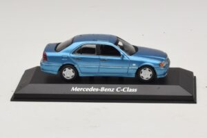 Mercedes C-Class W202 Blåmetallic Maxichamps 1:43 940037060 Metall
