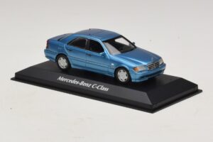 Mercedes C-Class W202 Blåmetallic Maxichamps 1:43 940037060 Metall — bild 3 av 5