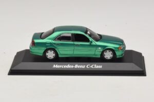Mercedes C-Class W202 Grönmetallic Maxichamps 1:43 940037061 Metall