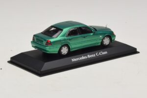 Mercedes C-Class W202 Grönmetallic Maxichamps 1:43 940037061 Metall — bild 2 av 5