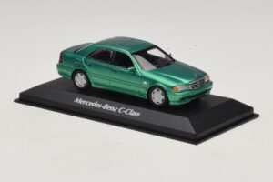 Mercedes C-Class W202 Grönmetallic Maxichamps 1:43 940037061 Metall — bild 3 av 5