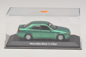 Mercedes C-Class W202 Grönmetallic Maxichamps 1:43 940037061 Metall — bild 4 av 5