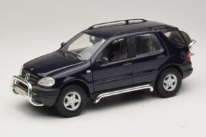 Mercedes ML320 W163 Blå Maisto 1:18 31847 Metall