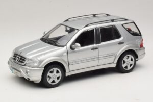 Mercedes ML55 AMG W163 Silver Maisto 1:18 31876-P1 Metall