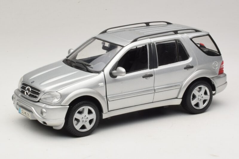 Mercedes ML55 AMG W163 Silver Maisto 1:18 31876-P1 Metall