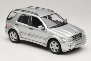 Mercedes ML55 AMG W163 Silver Maisto 1:18 31876-P1 Metall — bild 6 av 8