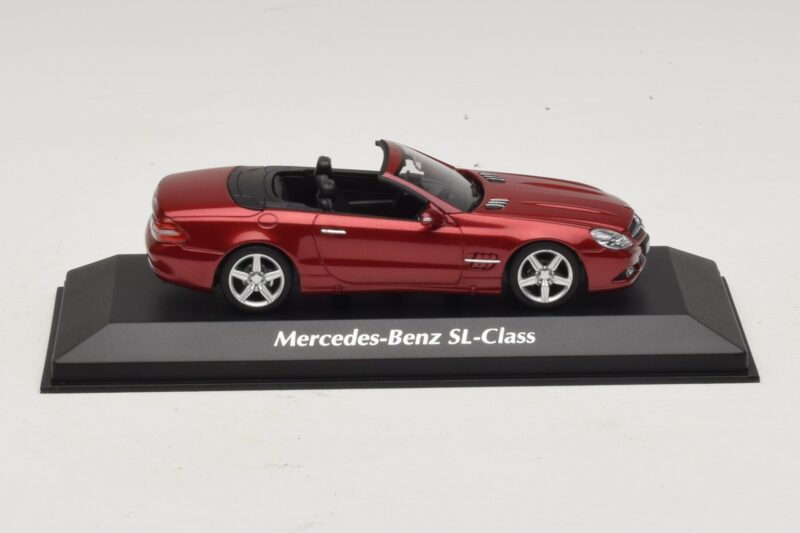 Mercedes SL R230 Rödmetallic Maxichamps 1:43 940037530 Metall
