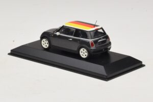 Mini Cooper One R50 Grön Med Tysk Flagga Minichamps 1:43 MINI033 Metall — bild 3 av 5