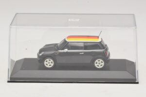Mini Cooper One R50 Grön Med Tysk Flagga Minichamps 1:43 MINI033 Metall — bild 4 av 5