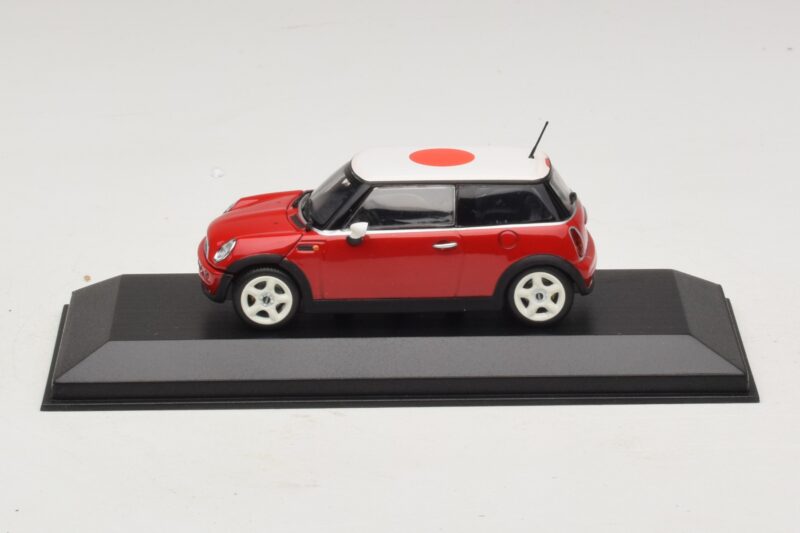 Mini Cooper One R50 Röd Med Japansk Flagga Minichamps 1:43 MINI034 Metall