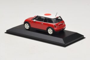 Mini Cooper One R50 Röd Med Japansk Flagga Minichamps 1:43 MINI034 Metall — bild 3 av 5