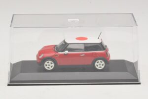 Mini Cooper One R50 Röd Med Japansk Flagga Minichamps 1:43 MINI034 Metall — bild 4 av 5