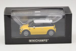 Mini Cooper One R50 med Aero-paket Gul Minichamps 1:43 431138274 Metall — bild 4 av 4