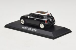 Mini Cooper S R53 Svart Med Panoramatak Minichamps 1:43 MINI022 Metall — bild 3 av 4