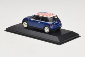 Mini Cooper S R53 Blå Med Amerikansk Flagga Minichamps 1:43 MINI014 Metall — bild 3 av 5