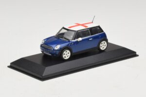 Mini Cooper S R53 Blå Med Engelsk Flagga Minichamps 1:43 MINI012 Metall — bild 2 av 5