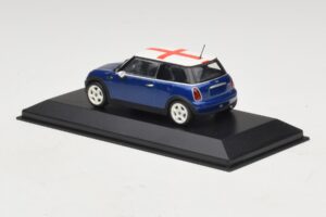 Mini Cooper S R53 Blå Med Engelsk Flagga Minichamps 1:43 MINI012 Metall — bild 3 av 5