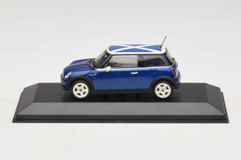 Mini Cooper S R53 Blå Med Skotsk Flagga Minichamps 1:43 MINI016 Metall