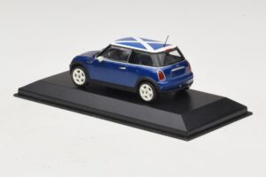 Mini Cooper S R53 Blå Med Skotsk Flagga Minichamps 1:43 MINI016 Metall — bild 3 av 5