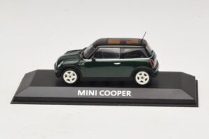 Mini Cooper S R53 Mörkgrön Med Svart Tak Minichamps 1:43 MINI023 Metall
